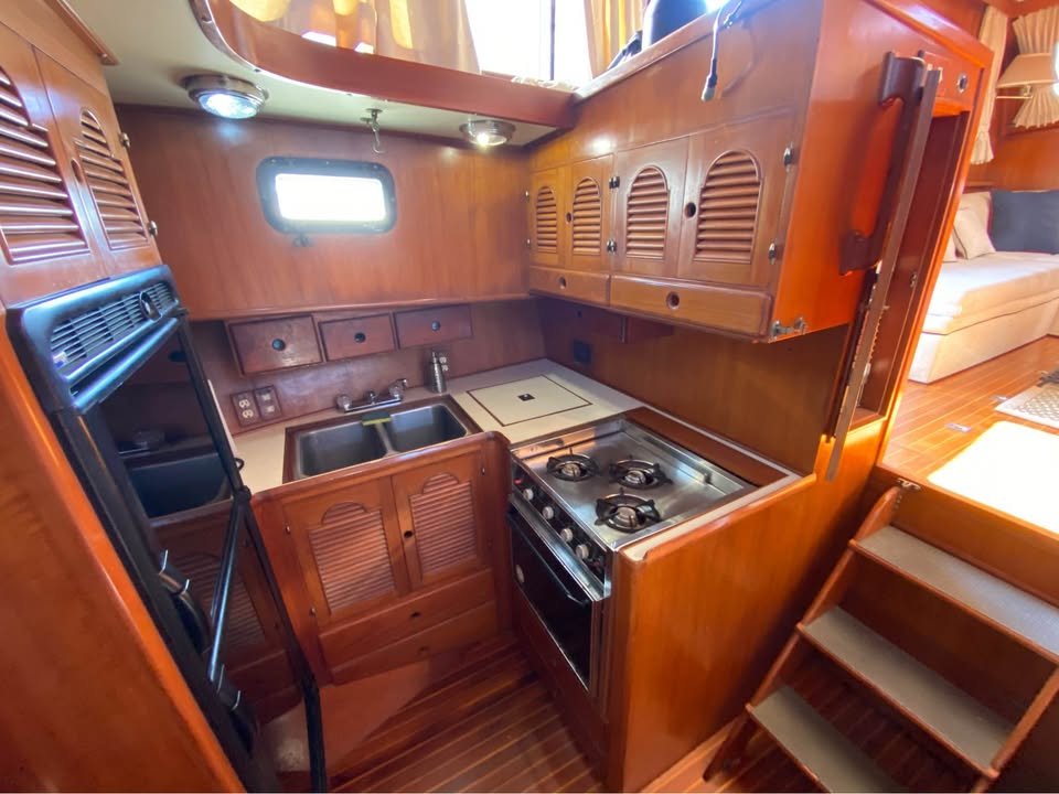 
								Albin 43 Sundeck Trawler 1990 full									