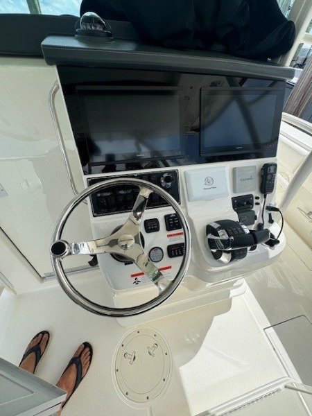 
								USA 2013 Boston Whaler 370 Outrage USD full									